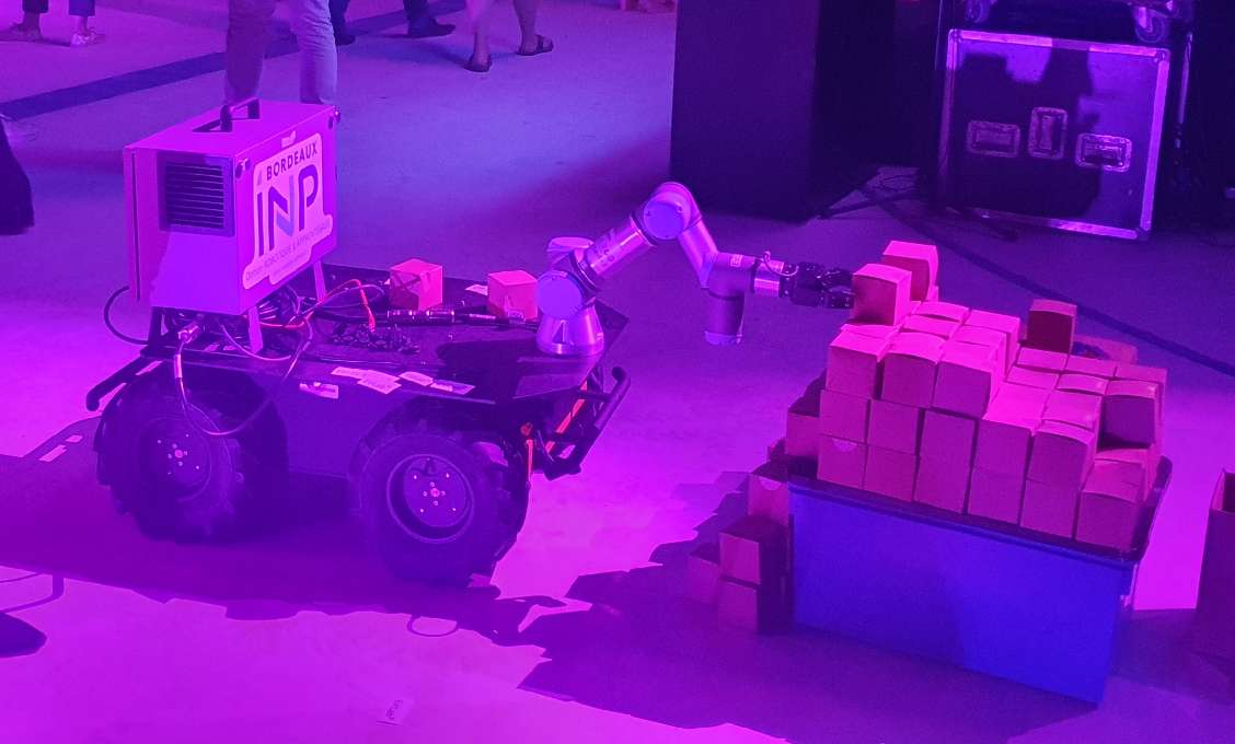 Robot roulant Husky avec un bras UR3e